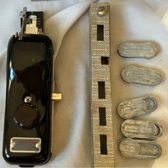 Vintage Greist Sewing Machine Rotary Buttonholer - Picture 3 of 5